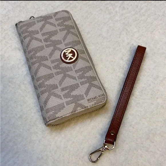 Michael Kors Continental Wallet/ Wristlet - Picture 3 of 4